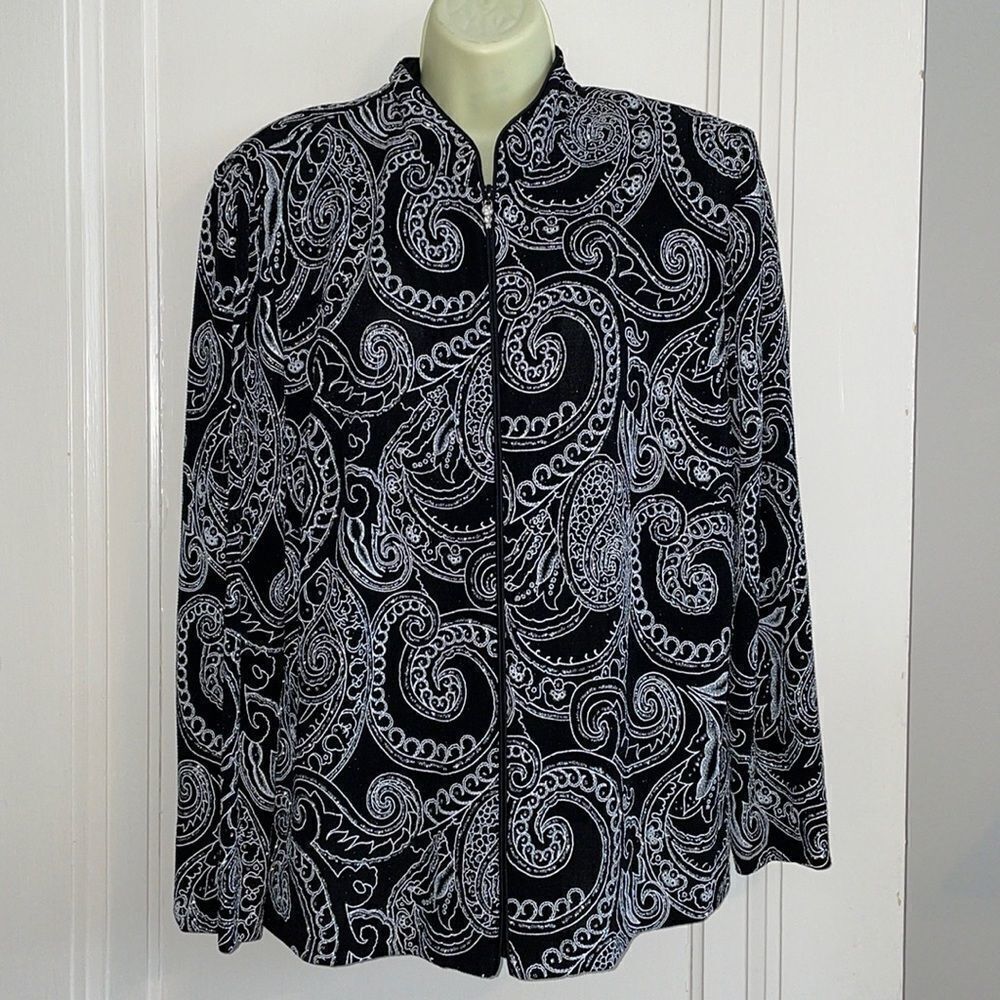 Jeanne Alexander‎ Woman black & silver paisley zip up neck dressy jacket